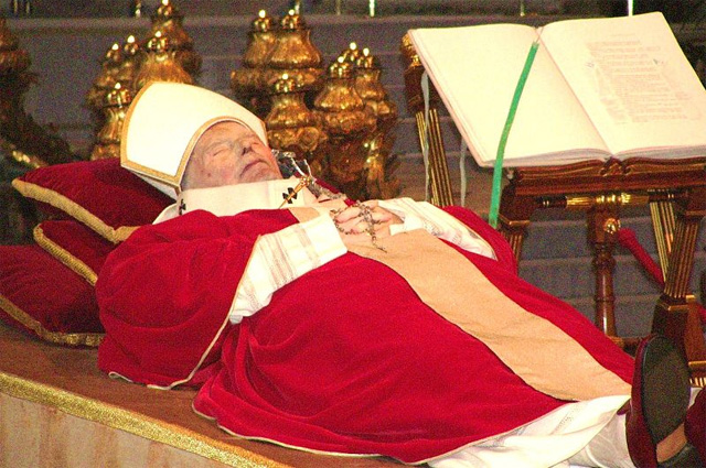 Тело Иоанна Павела II в соборе Святого Петра
