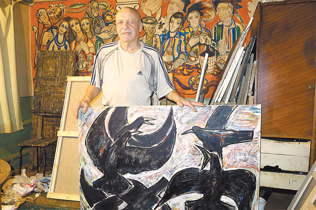 Владимир Буров тяготеет к абстракции. Его живопись экспрессивна.