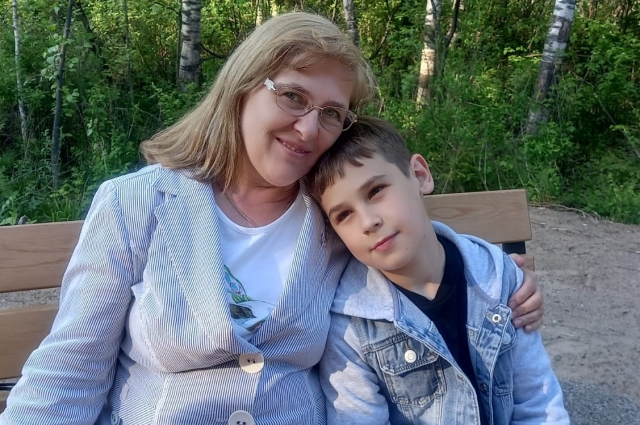 Теперь бабушка Ирина Дымель воспитывает внука Данила.