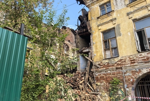 Дом на улице Советской доживает...