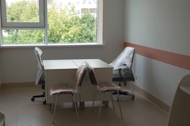 В Екатеринбурге художники расписали стены новой детской поликлиники №9