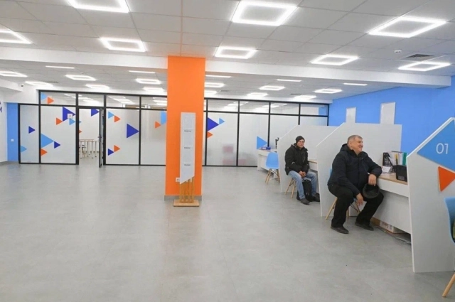 В центре занятости.