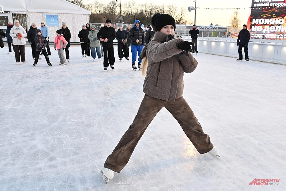 Мастер-класс фигуристки Александры Трусовой на катке Северного речного вокзала.