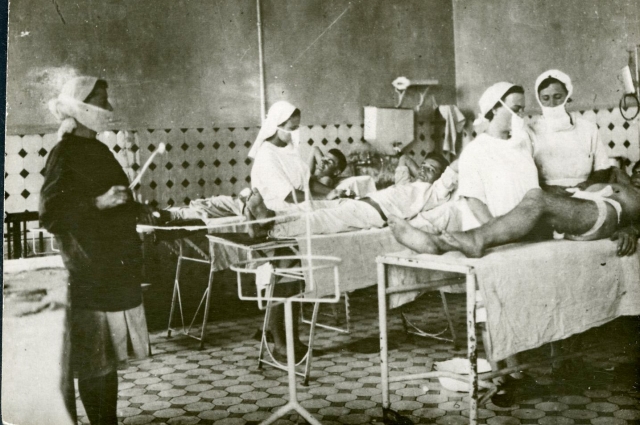 Даже в самые тяжелые годы Великой Отечественной войны ростовские медики выполняли свой долг – лечили эвакуированных раненых. 