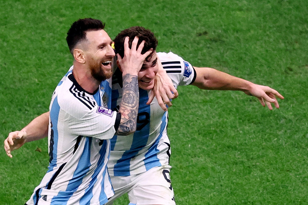 Cuantos gana messi mensual