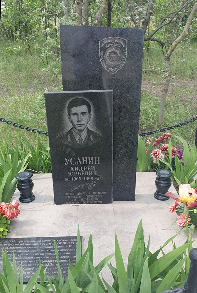 Такой памятник установили на месте гибели Андрея Усанина.