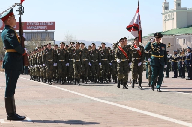 Парадным маршем в параде Победы.