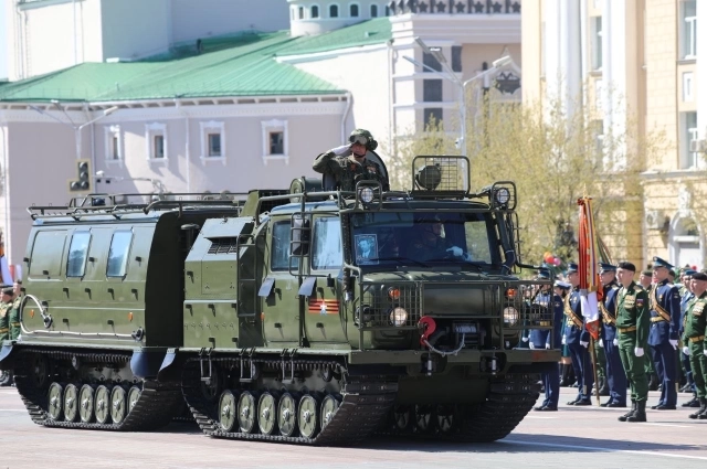 и современные боевые машины.