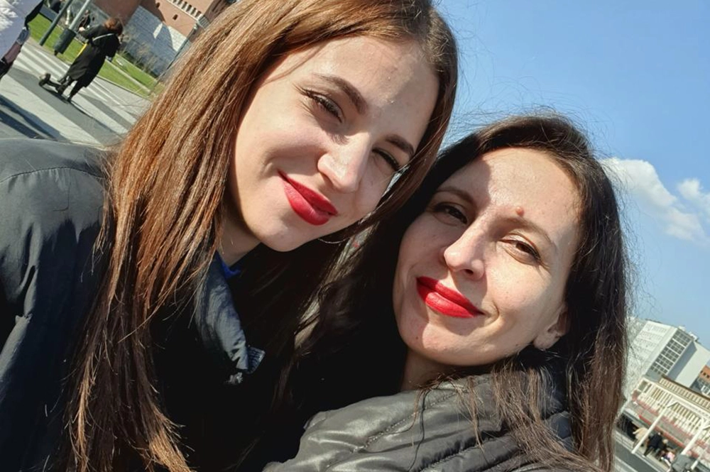 
 «Лежала в синих пятнах». Исповедь матери, потерявшей 17-летнюю дочь    