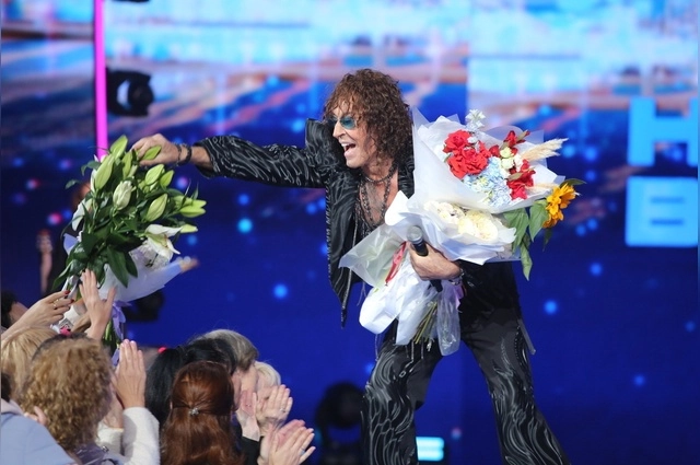 На сцену после долгого перерыва вернулся Валерий Леонтьев.