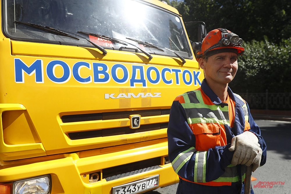 Дмитрий пришёл в бригаду «Мосводостока» подрабатывать, ещё будучи студентом-юристом. Однако к защите диплома он уже точно знал: останется здесь навсегда.