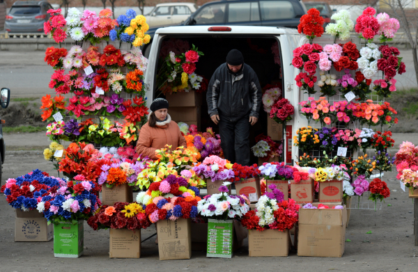 Продажа цветов на Радоницу