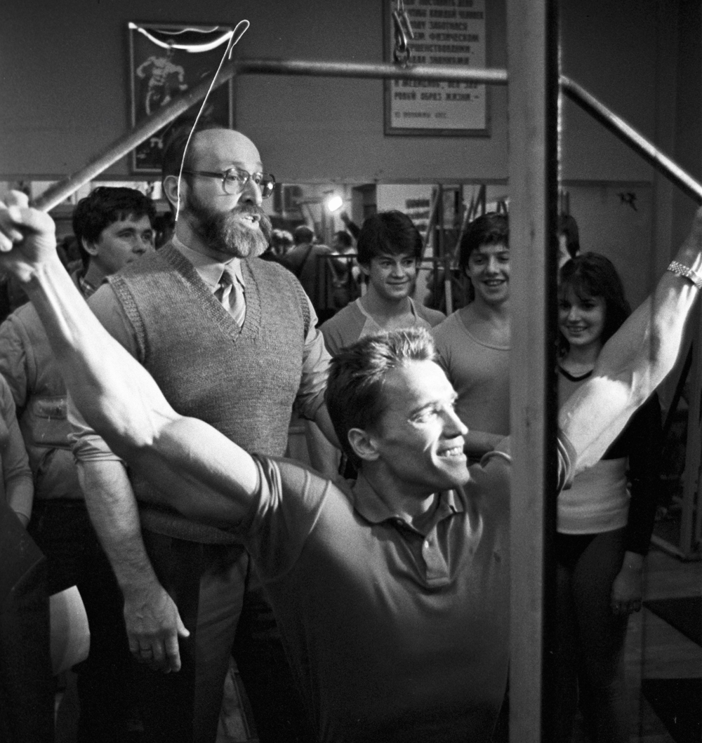 Арнольд Шварценеггер во время съемок американского видеофильма «Красная жара» встретился со своим кумиром Юрием Власовым. 1988 год.