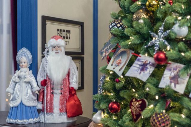 На станции Шувакиш железнодорожники создали особую новогоднюю атмосферу