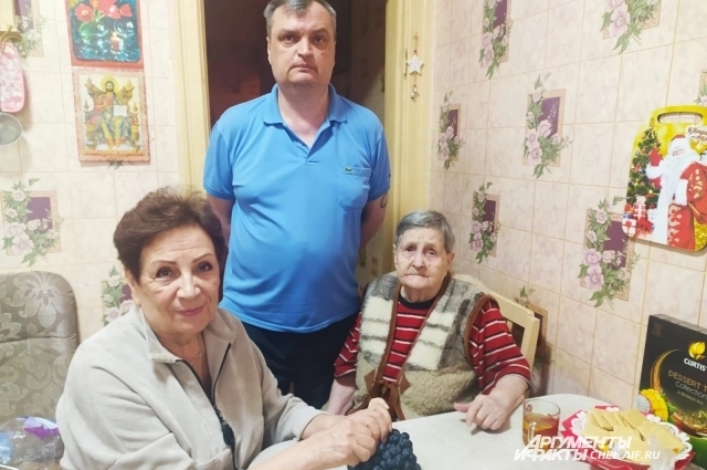 Семья Валентины Соловьевой - дочь Людмила и внук Костя.