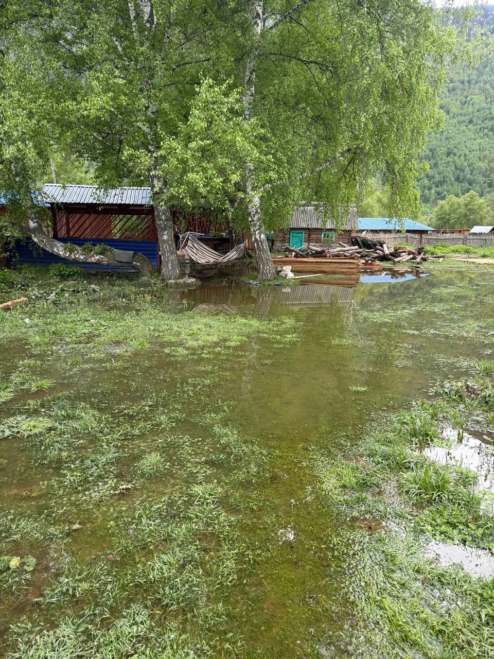 Вода зашла в дома.