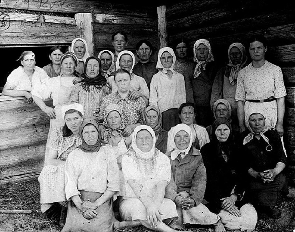 Колхозницы-овощеводы, переселённые в Крым из Белгородской области, 50-е гг.