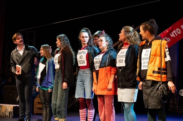 Актёры ТЮЗа создали забавное поздравление.