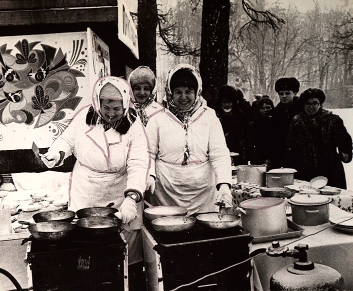 Проводы русской зимы в Центральном парке культуры и отдыха г. Тулы. 1983 г. Автор В. Воронов. Нефондовая организация фотодокументов. П-4803.