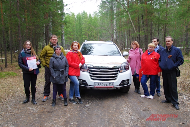 Участники автопробега не хотели уезжать из Колывани. 