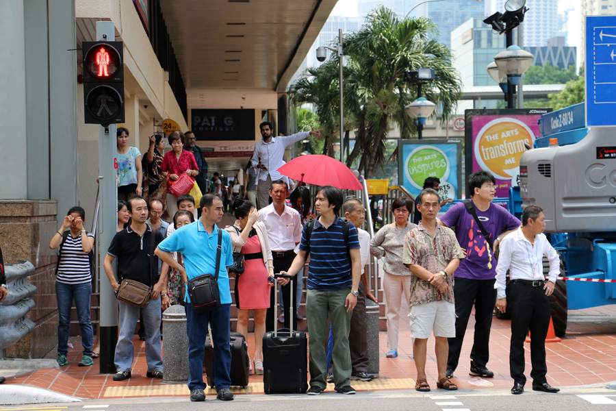 Законопослушность сингапурцев уникальна для Азии - они никогда не перейдут улицу на красный свет