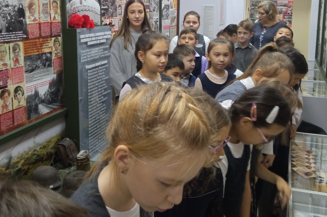 Мальчишкам и девчонкам из школы № 53 повезло. Посетить музей они могут не выходя из учебного заведения.