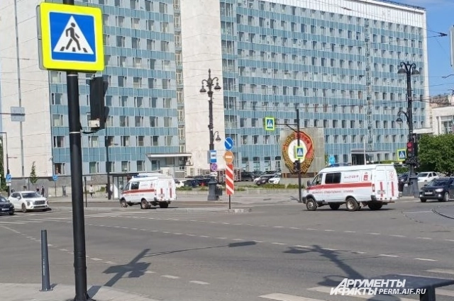 Друг за другом по улице Ленина проехали три машины спасателей
