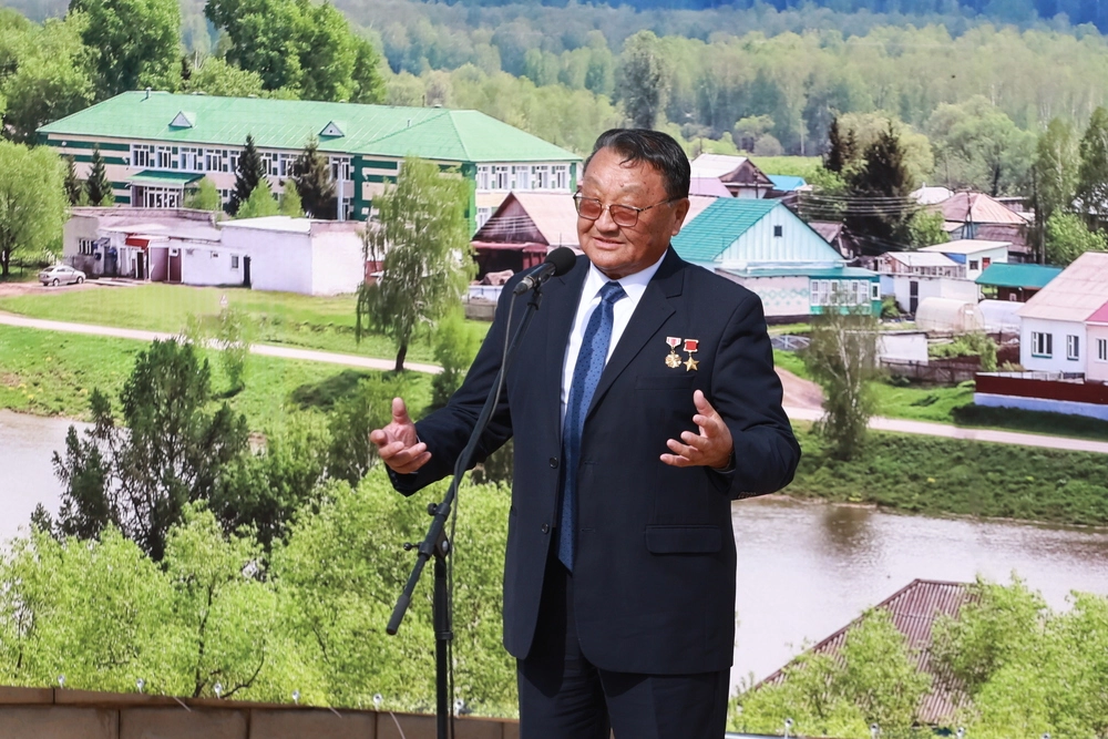 Гуррагча приехал на родину Титова.