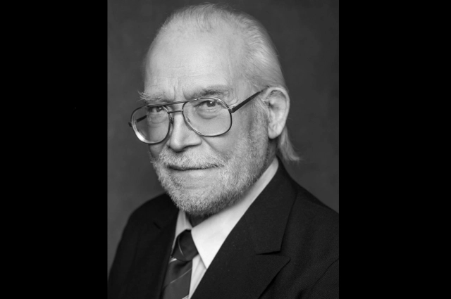 Виктор Рухманов