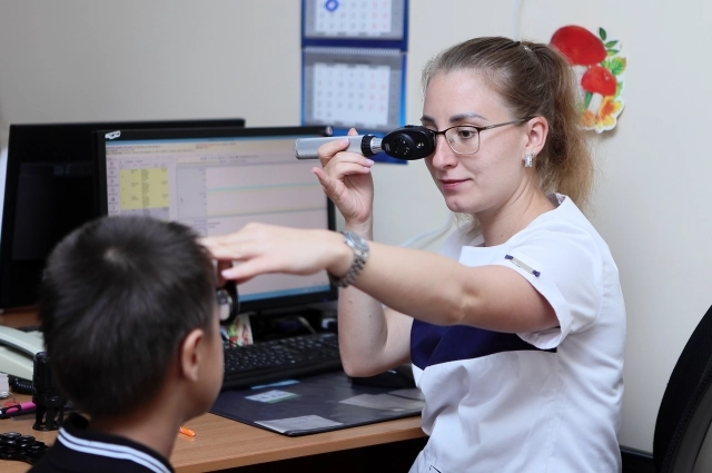 Сегодня близорукость у детей развивается очень рано.