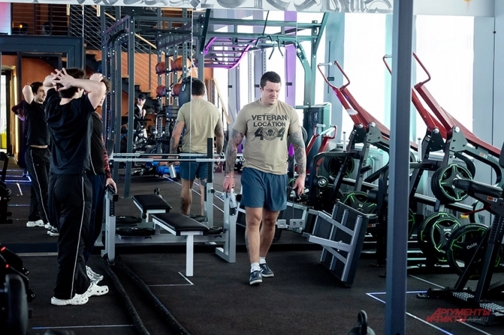 Настоящие герои начинают праздновать с тренировки.