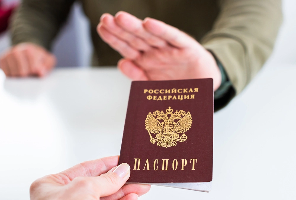 Одним из самых очевидных оснований для замены является отсутствие хотя бы одной страницы паспорта или ее части. 