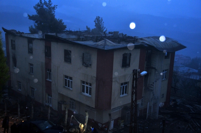 здание турецкого школьного общежития после пожара