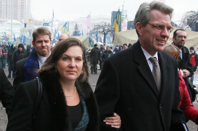 Заместитель госсекретаря США Виктория Нуланд и посол США в Украине Джеффри Пайетт.
