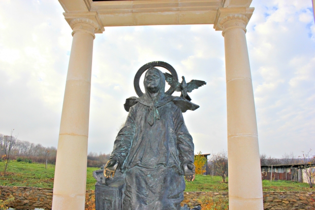 Памятник Матроне Московской в селе Себино Тульской области.