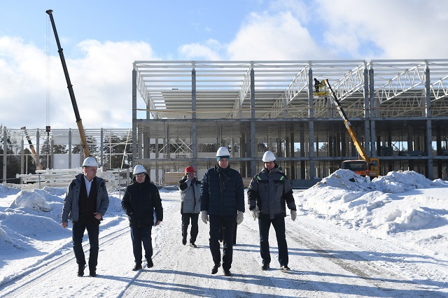 Министр инвестиций оценил темпы строительства нового завода под Сысертью