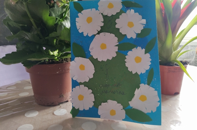 Сделанная своими руками открытка от детей на 8 марта всегда дорога сердцу.