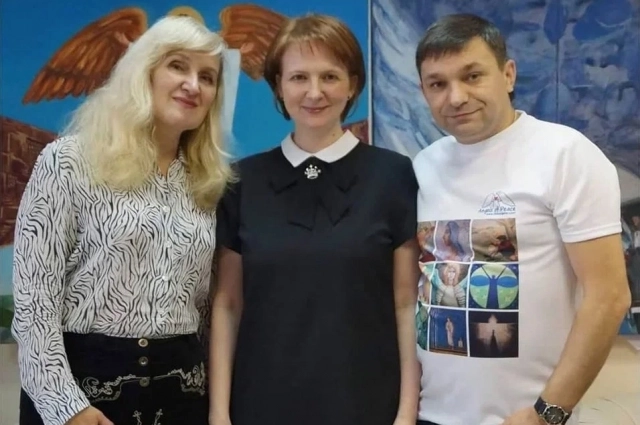 Юлия Иванова, Наталья Яценко и Олег Ровда на одной из первых выставок.