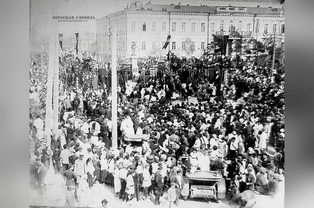 Открытие памятника В.И. Ленину. Оренбург, 1 мая 1925 года.