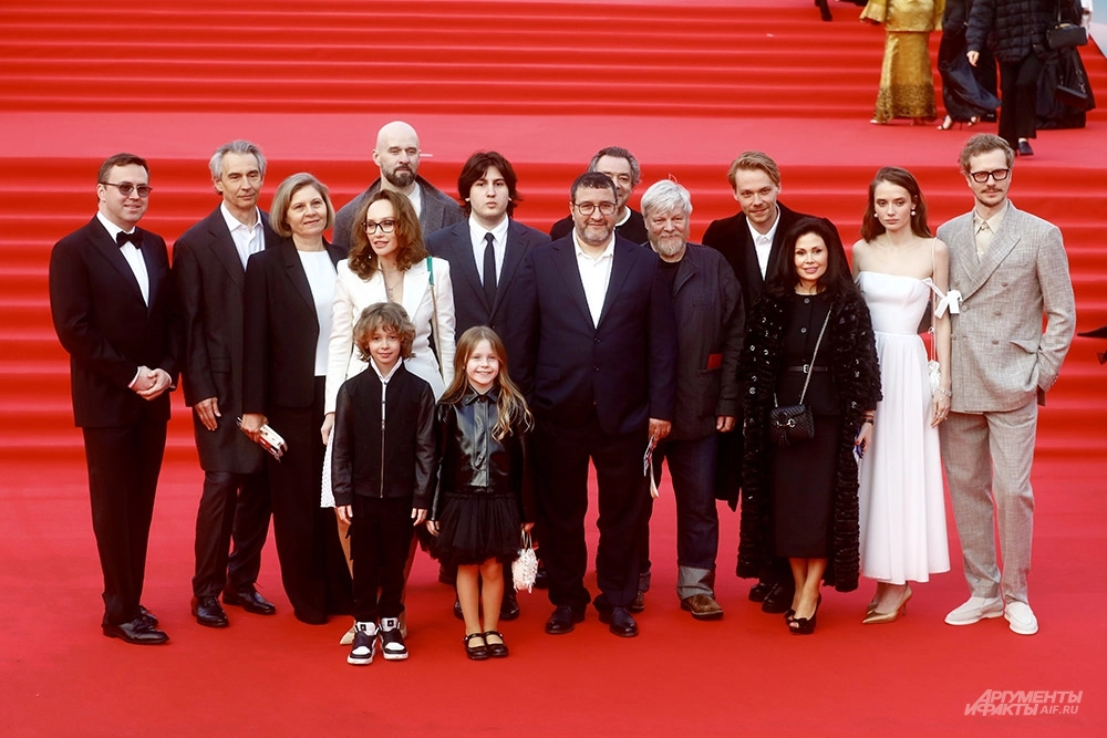 Съемочная группа фильма-открытия 48-го ММКФ 