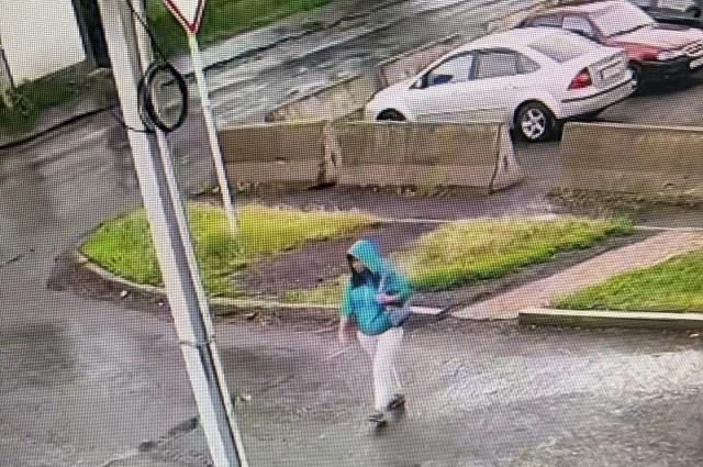 В Красноярске женщина попала на видео камер одна.