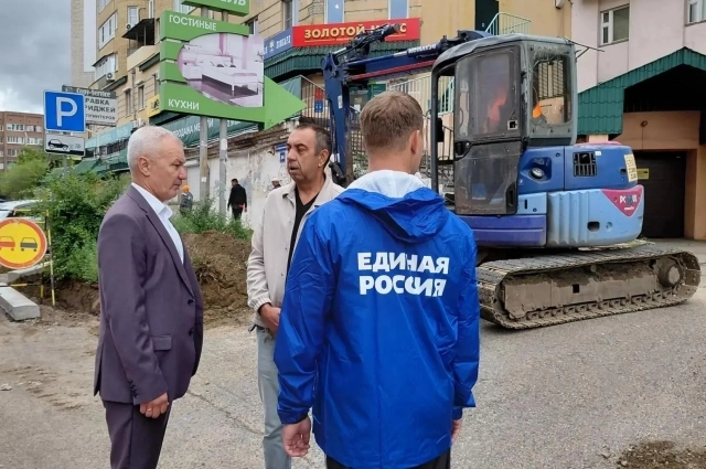 Ремонт дороги идёт по плану.