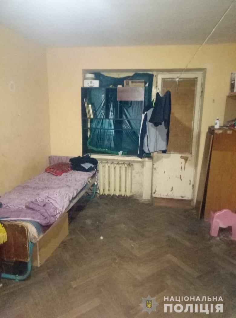 Полицейские приняли решение отправить детей в больницу, где сейчас за ними наблюдают медики.