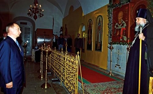 Владимир Путин в Успенском кафедральном соборе Астрахани