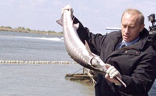 Владимир Путин посетил одно из рыболовецких хозяйств Астраханской области.
