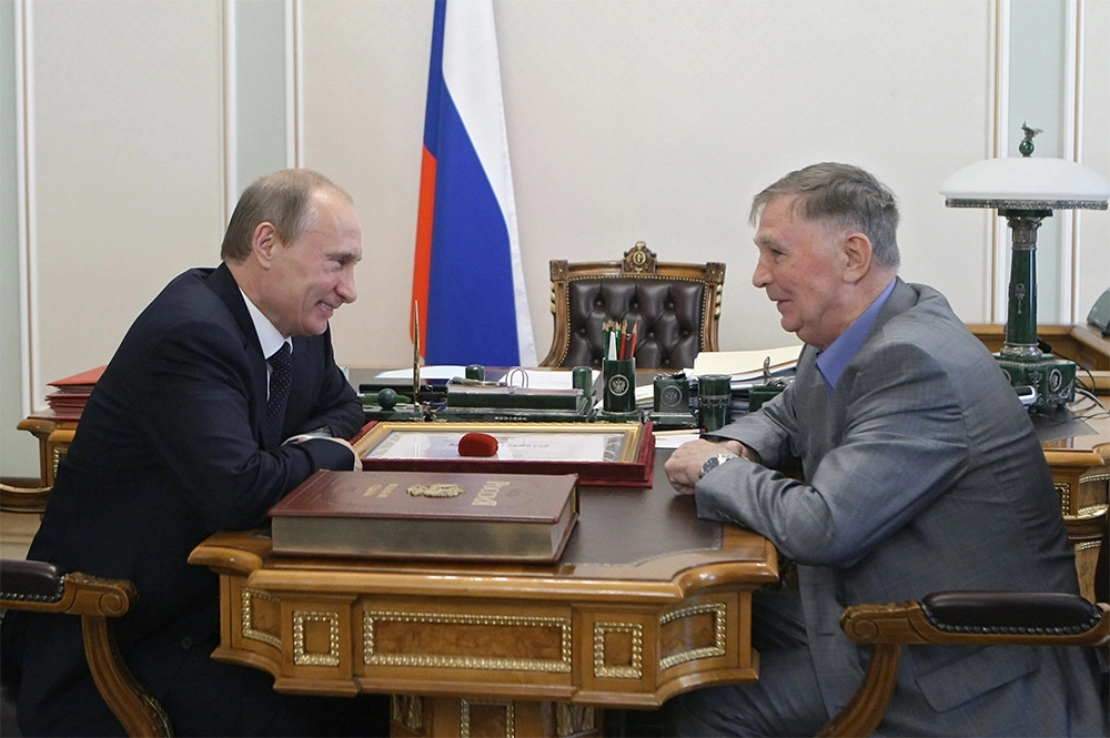 Владимир Путин и Виктор Тихонов. 2010 год.