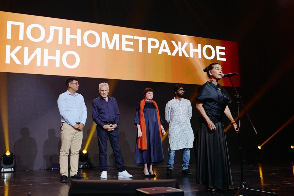 Жюри полнометражного конкурсаМеждународного кинофестиваля «Евразия-Кинофест» под руководством бразильской актрисы Луселии Сантос, исполнительницы роли рабыни Изауры: Гойко Митич, индийский режиссер Джатла Сиддартха, российский кинорежиссер Лариса Садил