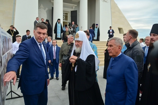 Патриарх посетил и обновленный храм-памятник павшим воинам на Казанке.