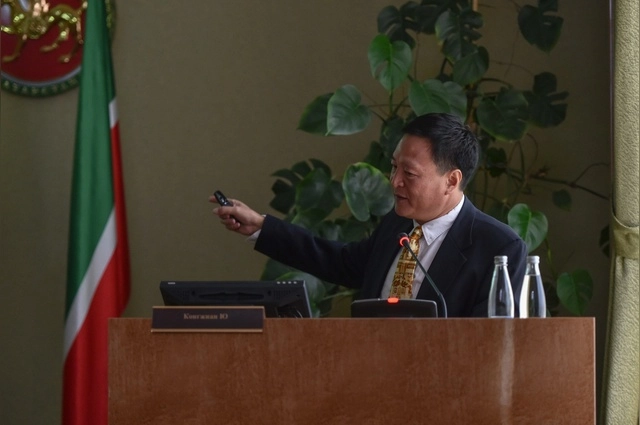 Китайский архитектор причастен к благоустройству набережной озера Кабан.