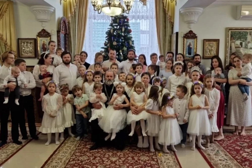  «Мать-героиня» Надежда Осяк с детьми.